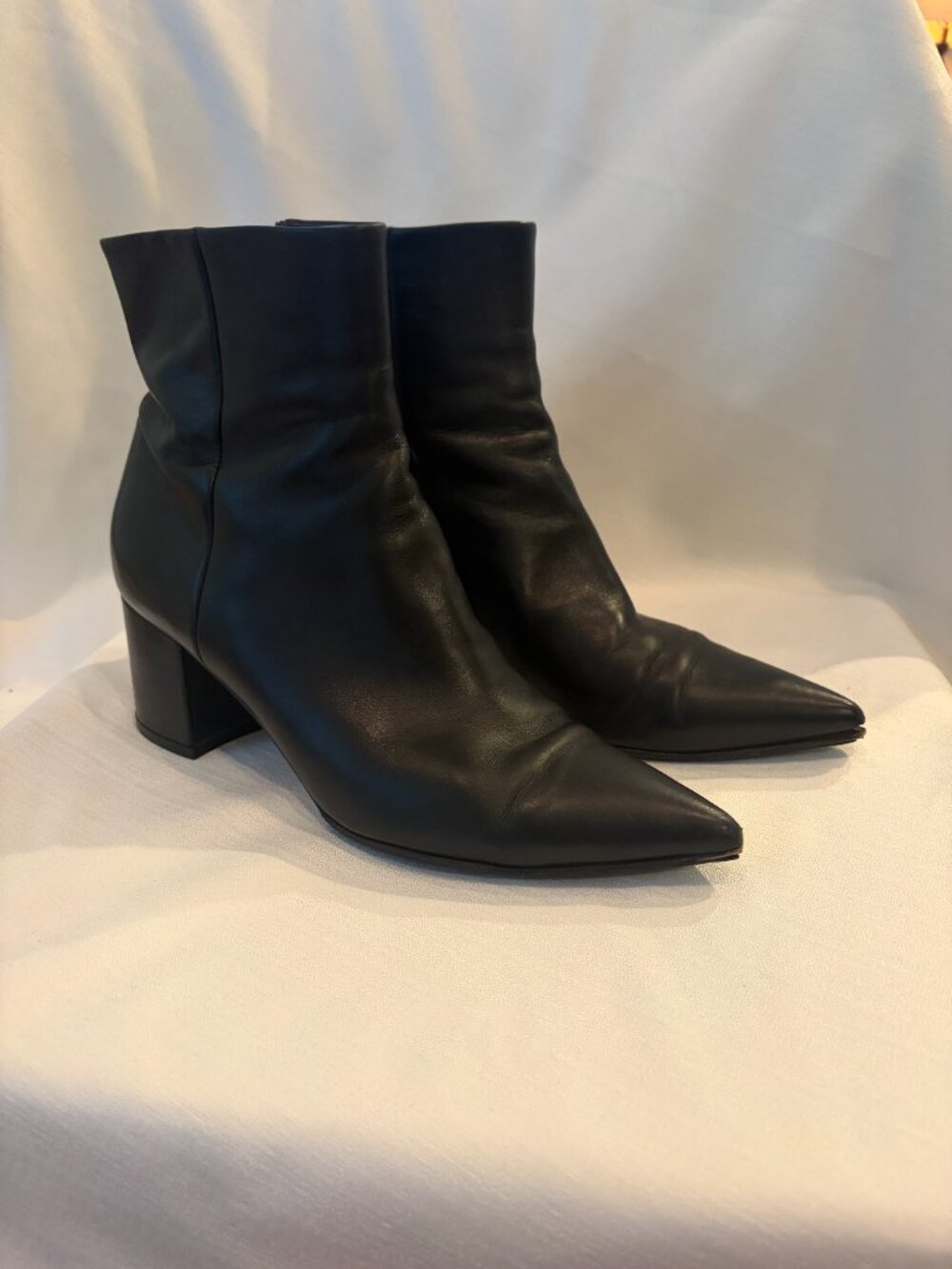 Gianvito Rossi EU 37.5 Quiet Luxury Pointed Toe Leather Ankle Boots